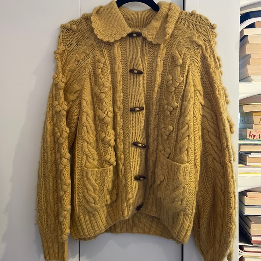 Doen yellow sweater!